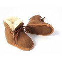 pantoufles bébé en peau de mouton camel