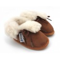 pantoufles bébé en peau de mouton camel