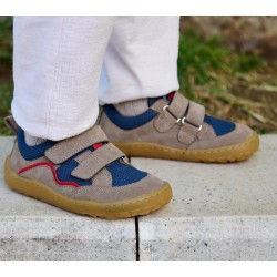Sneakers barefoot